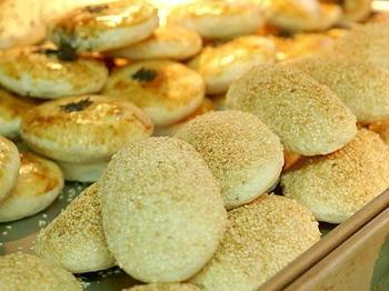 供应四川酥饼机鲜花饼机肉松饼机 成都酥饼机器报价 多功能酥饼机的市场价 千层酥饼机的出厂价 千层酥饼机器报价