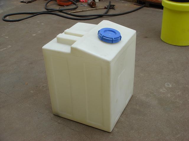 供应200L方型加药箱   PE塑料加药箱 计量箱 PE加药搅拌桶 加药罐图片