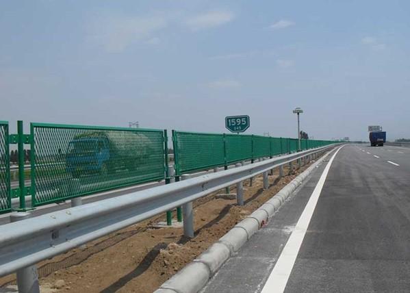 供应波形护栏高速公路护栏板热镀锌护栏
