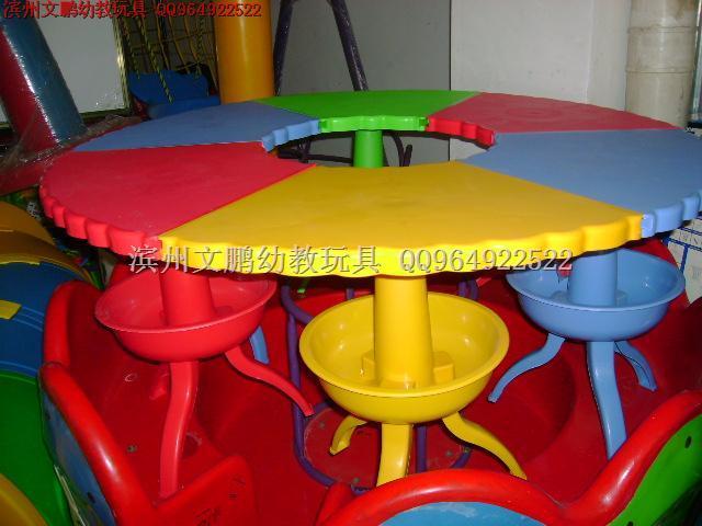 滨州市威海幼儿园儿童午睡床塑料桌椅蹦床厂家供应威海幼儿园儿童午睡床塑料桌椅蹦蹦床组合滑梯转椅等幼儿园用品。