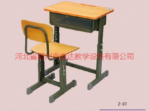 供应重庆特价优质学生课桌椅，实惠学生课桌椅厂家批发