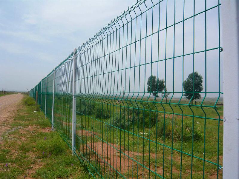 供应成套网围栏立柱网围栏高速网围栏厂区网围栏网围栏生产厂家