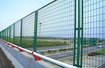 供应宁波双边护栏网、框架护栏网、刀刺护栏网、浸塑护栏网图片