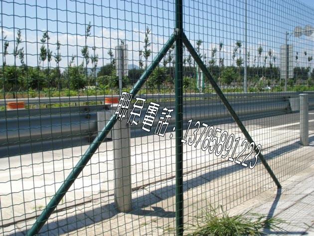 衡水市荷兰网护栏厂家供应荷兰网护栏，波浪型护栏网，简易围栏，农牧场隔离栏