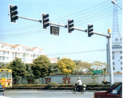 供应道路红绿交通杆，监控立杆，交通灯杆图片