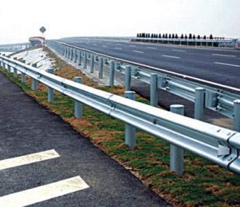 高速公路安全防护三波护栏板批发