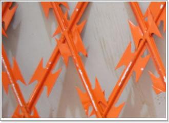 生产各种规格焊接刀片刺网——安平县华东五金网业制造有限公司