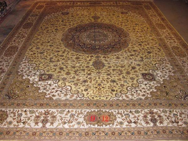 供应厂家直销经典手工丝毯，上海热卖手工波斯地毯，欧式客厅地毯怎么样图片