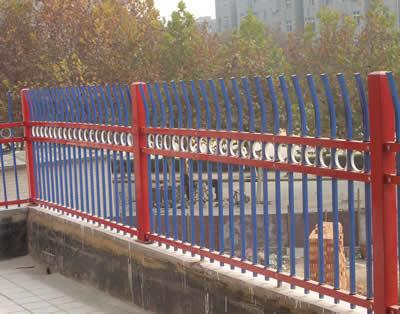 供应锌钢护栏铁艺护栏阳台护栏PVC护栏