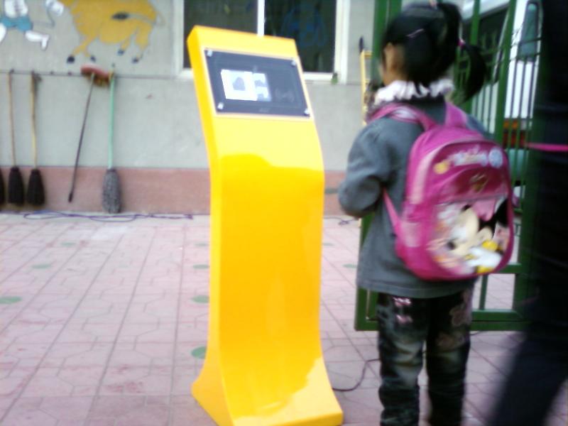 大量供应幼儿园安全接送系统 高端门口刷卡接送考勤机