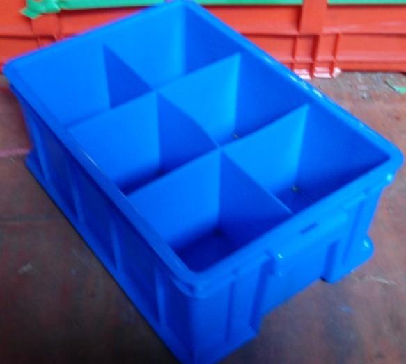 安徽塑料70L水箱红色736275  红色箱 六格塑料箱 12格箱
