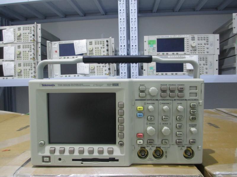 供应二手美国进口示波器 TDS3052B泰克数字示波器