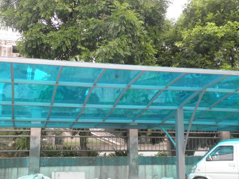 钢结构拉伸阳光板停车棚厂家直销报价，PC阳光板清洁与保养