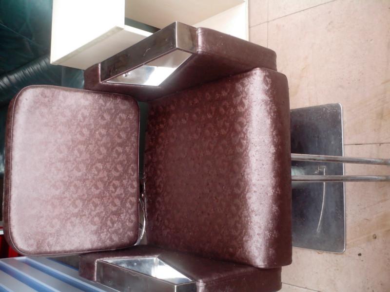 深圳美发椅子床回收  二手理发椅价格  美发设备回收图片