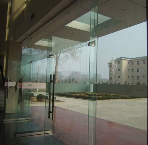 供应北京海淀区大钟寺安装玻璃门图片