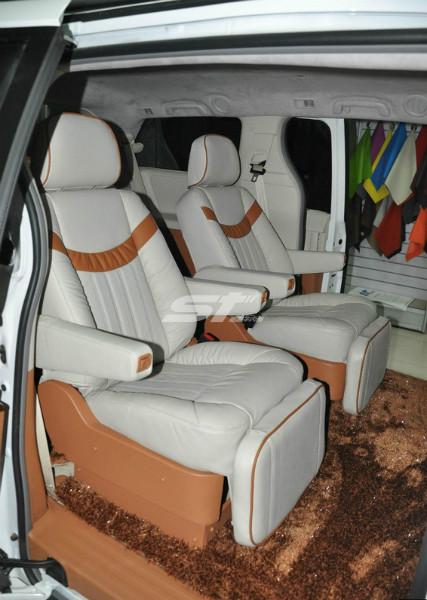 供应丰田赛纳改装综色及米白双色搭配/座椅改装门板改装/全车地毯