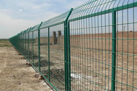 供应果园防护铁丝网围挡鱼塘养殖围栏网