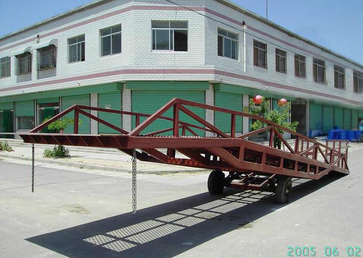 移动式液压登车桥山东哪里有卖，移动式液压登车桥供应商