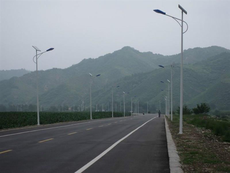 供应广西南宁桂林柳州梧州玉林百色凭祥新农村建设用太阳能路灯