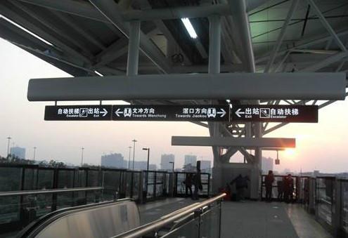 桂丰三安地铁LED灯箱 照亮深圳地铁