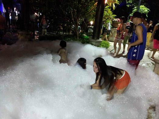 厂家出售租赁海南三亚沙滩派对泡沫机 酒吧泡沫机