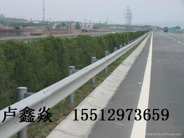 波形护栏板四川省高速公路防撞设施批发