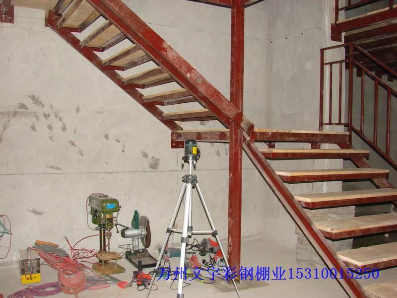 供应钢架楼梯价格、重庆万州彩钢板岗亭、彩钢活动房、彩钢大棚制作