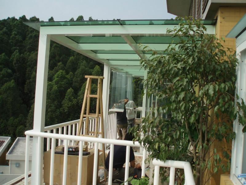 供应南山区玻璃雨棚，无框铝合金窗。隐形网防蚊纱窗销售维修图片