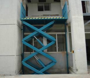 供应固定式升降机用于建筑物层高间运送货物的