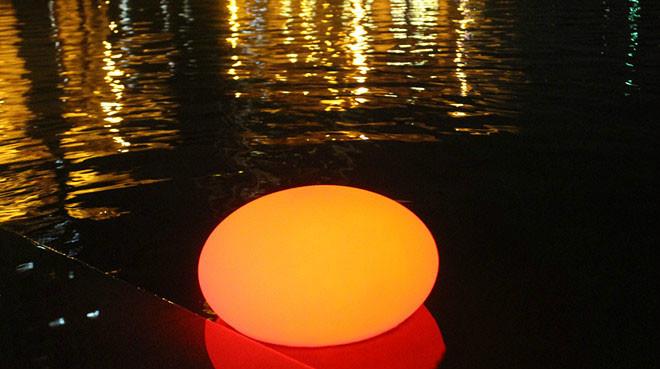 供应全国发光球 泳池漂浮防水发光球 16种颜色变化发光圆球 滚塑厂家