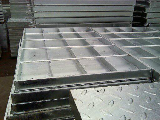 供应热镀锌钢格板附花纹板式钢盖板，复合钢格板