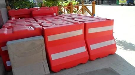 供应小水马方形水马隔离桶隔离墩隔离栏道路交通安全防护栏
