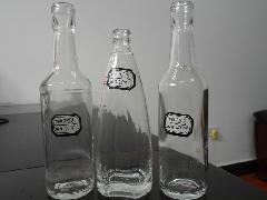 晶白料玻璃酒瓶厂家批发，多少钱玻璃酒瓶价格，专业生产酒瓶厂家