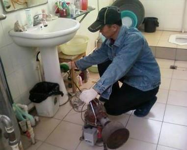 广州市清洗油烟机维修面盆下水管疏通浴缸图片