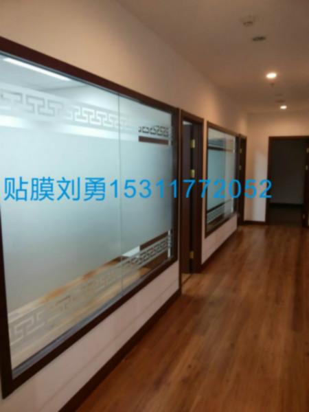供应北京商务楼贴磨砂膜专业玻璃隔断贴膜
