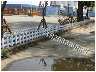 供应新型PVC草坪护栏/草坪护栏有什么特点/草坪护栏适用于什么范围