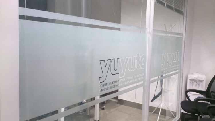 上海玻璃贴膜 虹口办公室隔断贴膜免费上门测量
