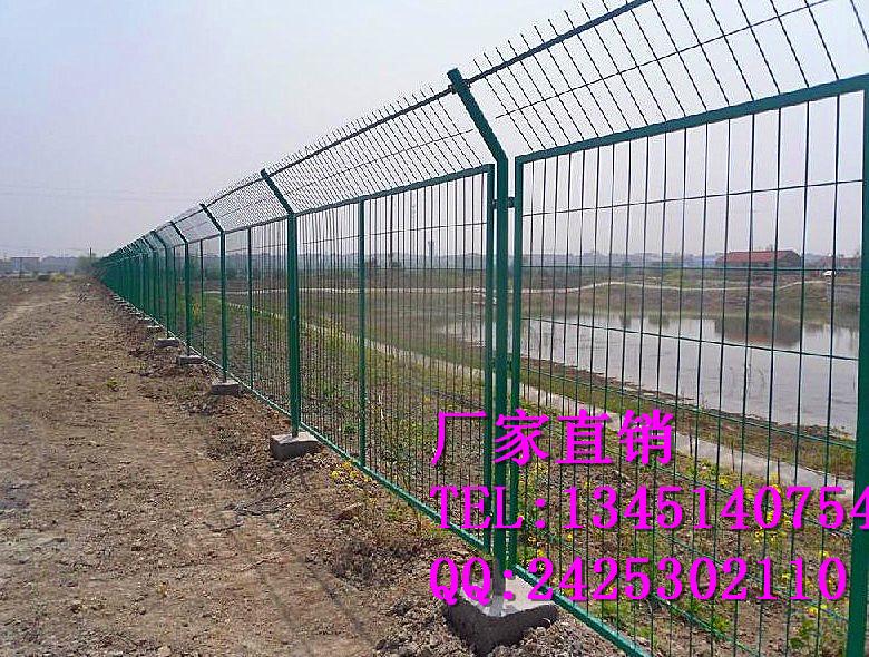 供应湖北圈地铁丝网围栏/鼎振专业生产PVC铁丝网围栏