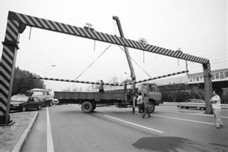 供应北京钢结构限高杆制作安装公司13269011288龙门架 限高架