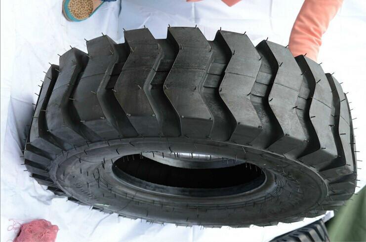 青岛市铲车轮胎900-20厂家供应铲车轮胎900-20