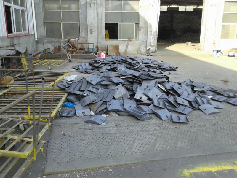供应郑州铸钢减速带路桩路锥销售生产