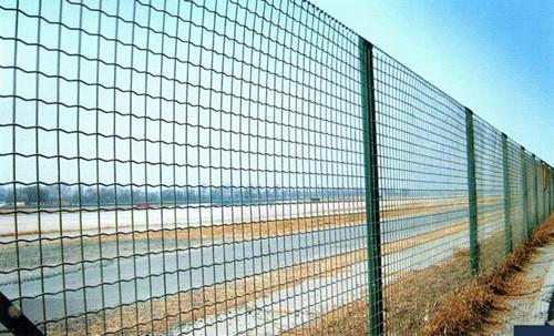 供应护栏网-喀什框架护栏网兰州双边丝护栏网徐州三角折弯护栏