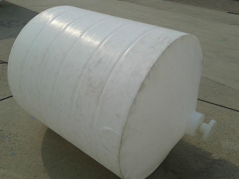 供应威海锥底水箱生产厂家规格，大型加厚尿素溶液储罐图片