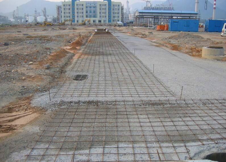 供应混浇泥土热轧带肋钢筋焊接网-公路水泥混凝土路应用图片