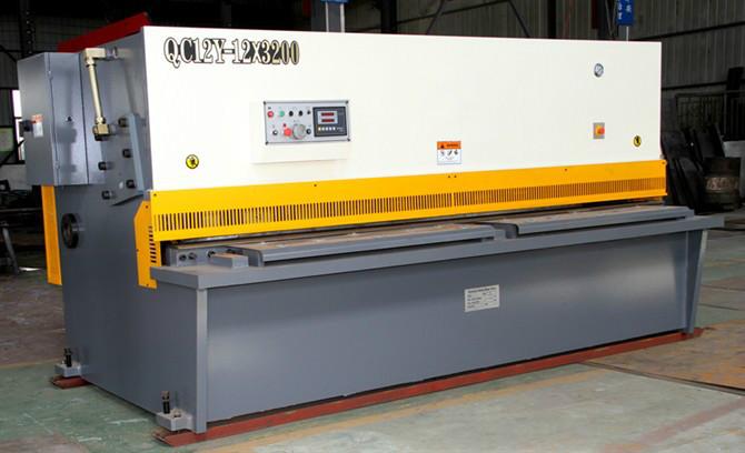 供应江苏品牌液压剪板机,QC12Y-8X3200操作方便,质量保证的剪床图片