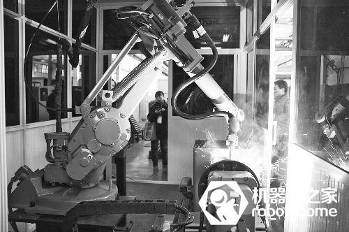 一诺科技打磨工业机器人用于上下料、激光切割、打磨等行业
