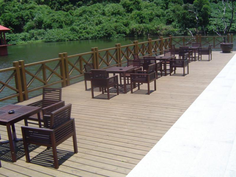 供应六枝县防腐木桌坐椅、承接菠萝格木结构工程 格木家具