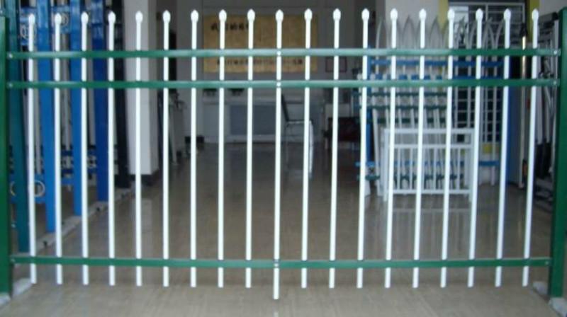 供应锌钢护栏小区围墙护栏街道铁艺栅栏，安平大乐丝网厂价直销，蓝白色、绿白色铁栅栏