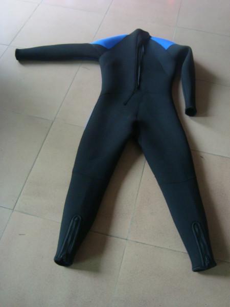 供应儿童冲浪衣厂家供应SBR橡胶冲浪衣多款儿童冲浪衣可订做