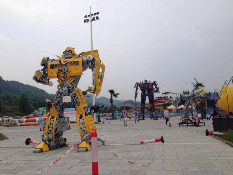 供应昆明艺术品钢铁制作机器人展示道具，大型变形金刚机器人大黄蜂展示图片